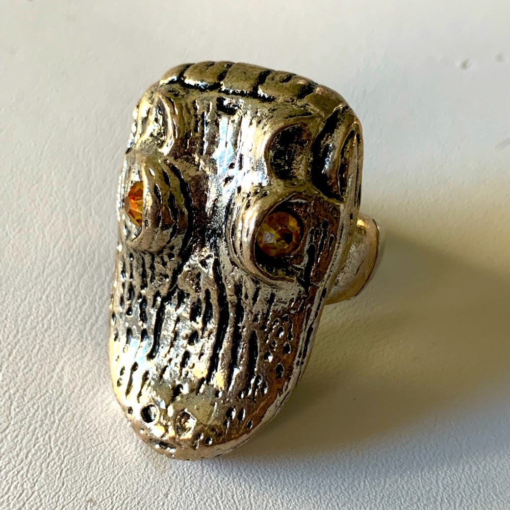 Alligator ring